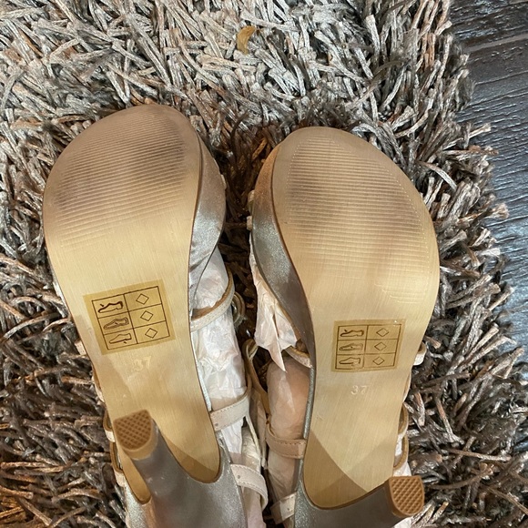 Silver Sparkly high heels - Picture 4 of 6